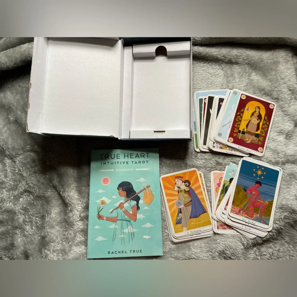 TRUE HEART INTUITIVE TAROT GUIDEBOOK AND DECK, Rachel True - Picture 3 of 3